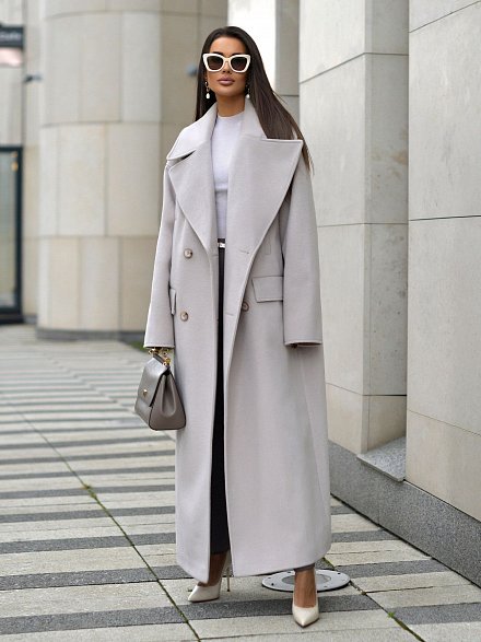 Молочное пальто в стиле OVERSIZE