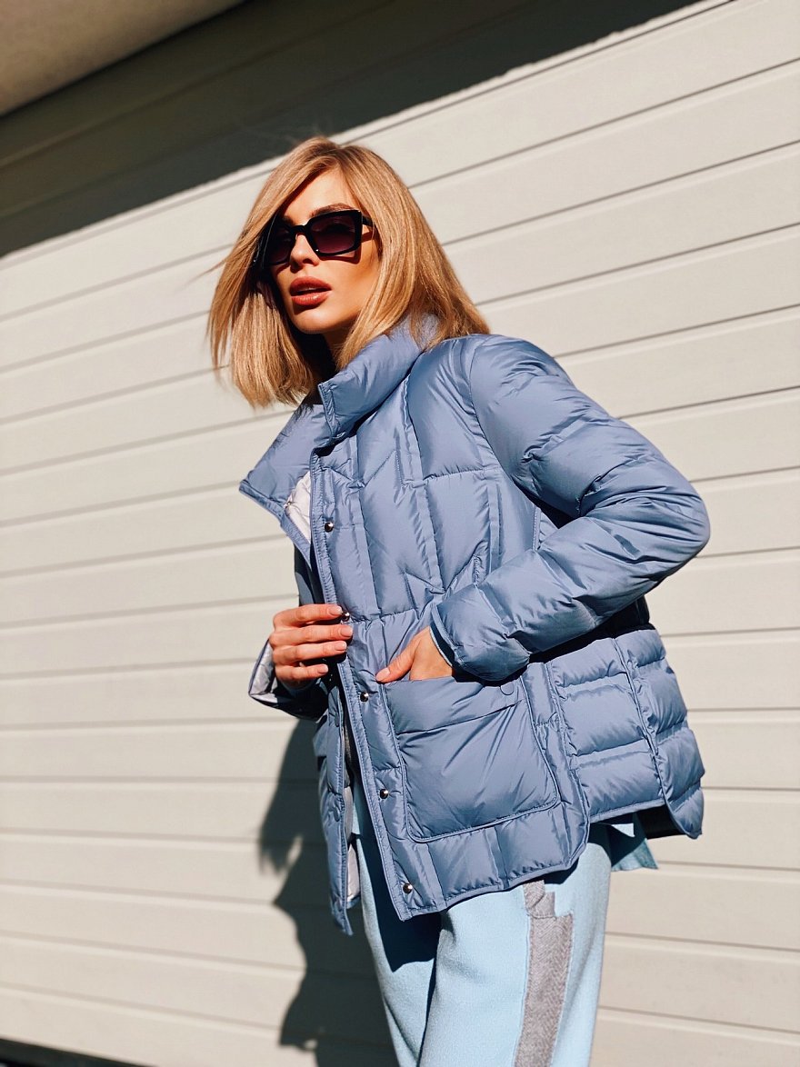 Куртка голубого цвета на утином пуху