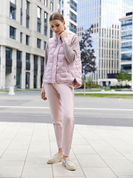 Розовый жилет на пуху