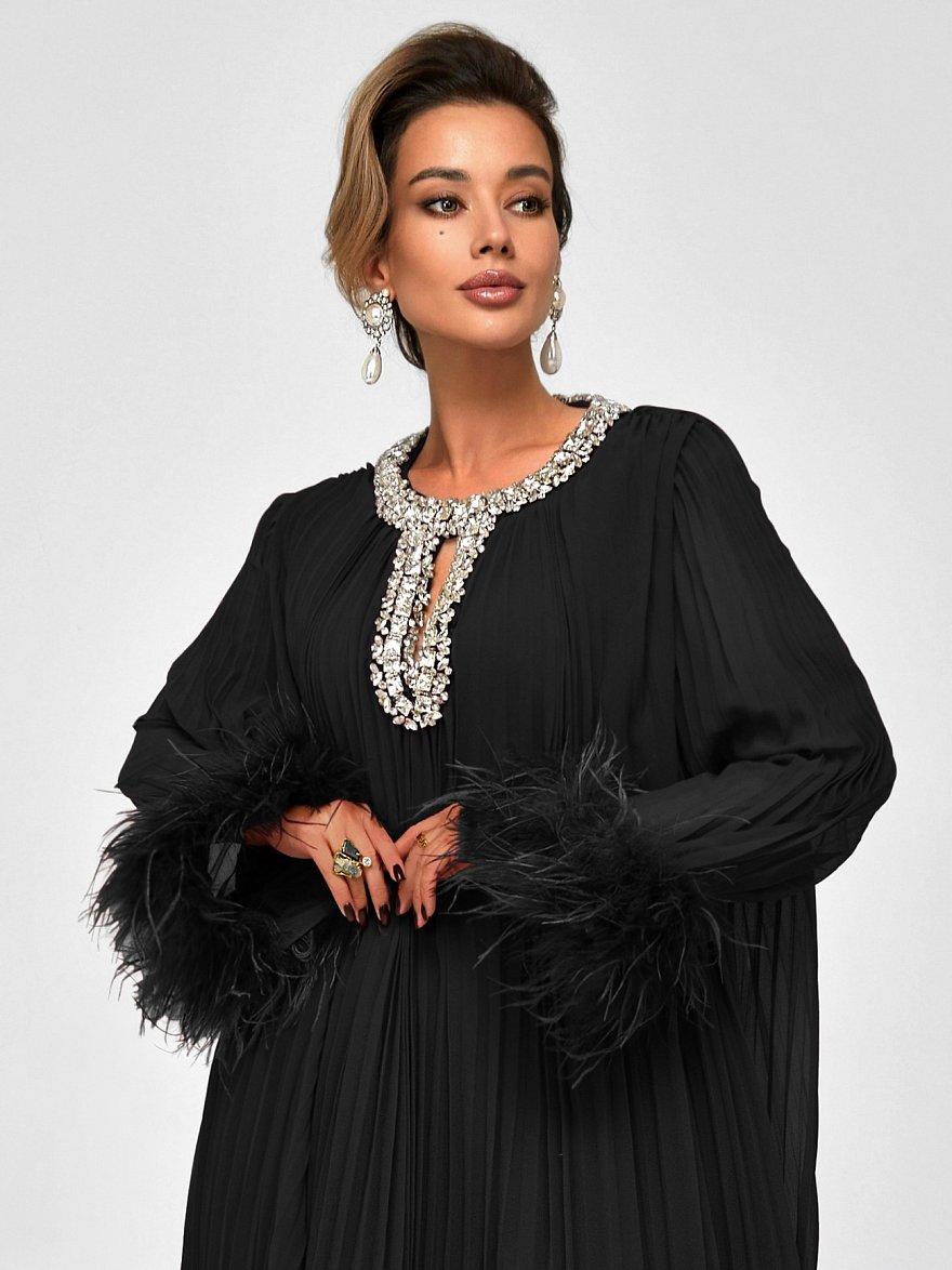 Черное платье А-силуэта из струящейся ткани со стразами и перьями NY Collection