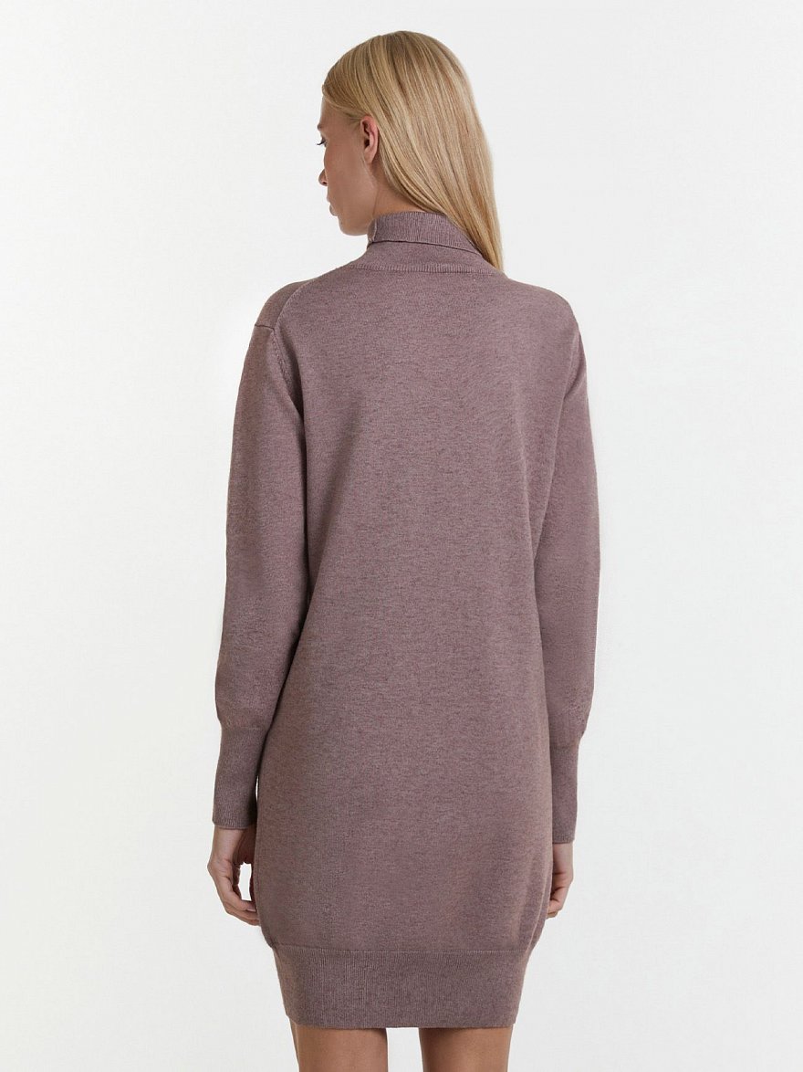 Шоколадное трикотажное платье-баллон