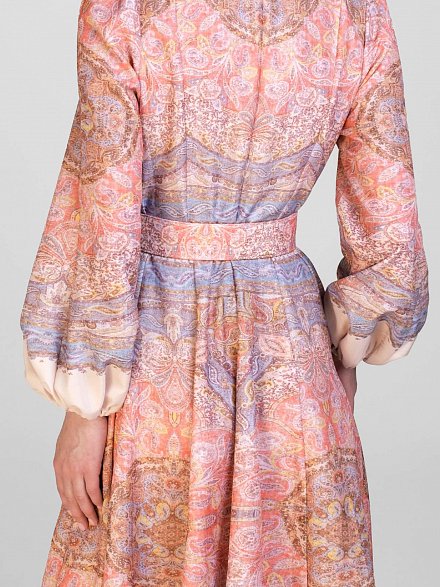 Длинное платье с дизайнерским принтом осень 2025