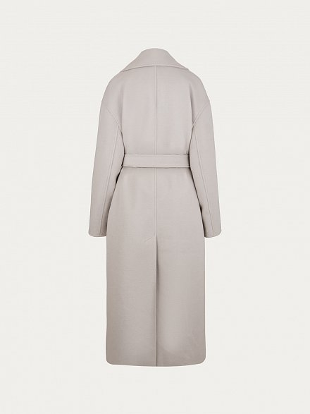 Молочное пальто в стиле OVERSIZE