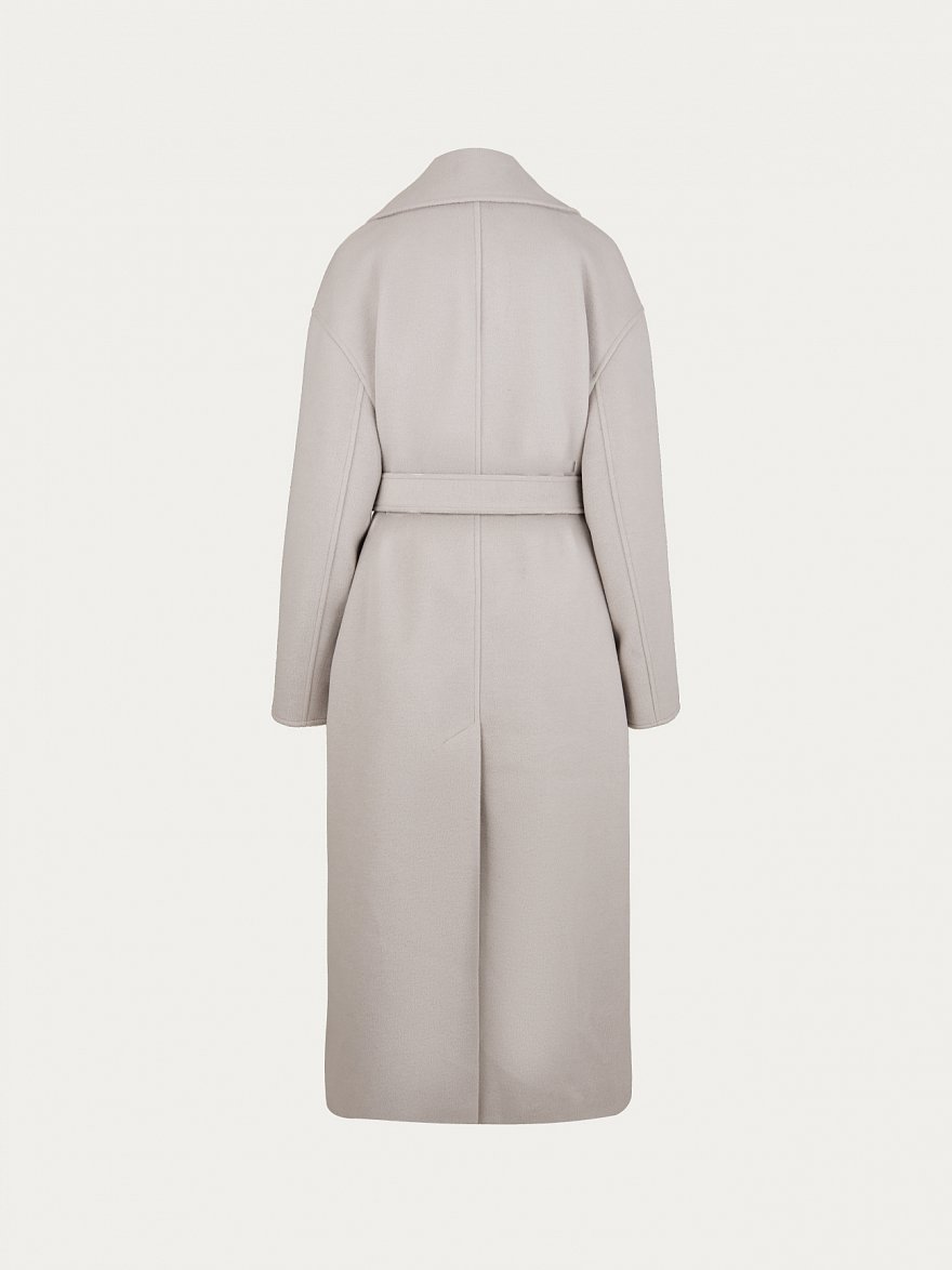 Молочное пальто в стиле OVERSIZE